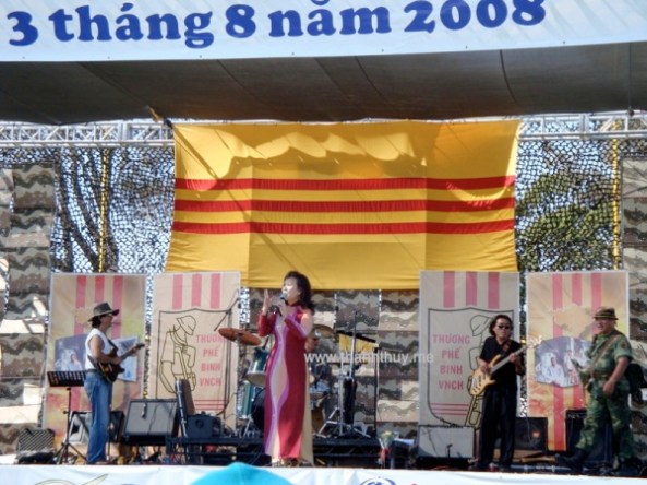 Kỳ 2, tại Quận Cam, Nam Cali, 2008 “Một chuyến bay đêm” (Song Ngọc – Hoài Linh)