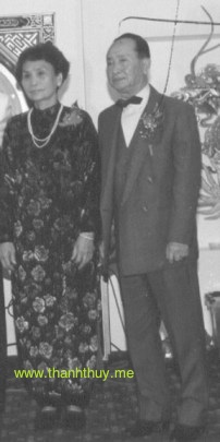 Lữ Liên và người vợ quá cố trong lễ thành hôn của Tuấn Ngọc, con trai của ông bà