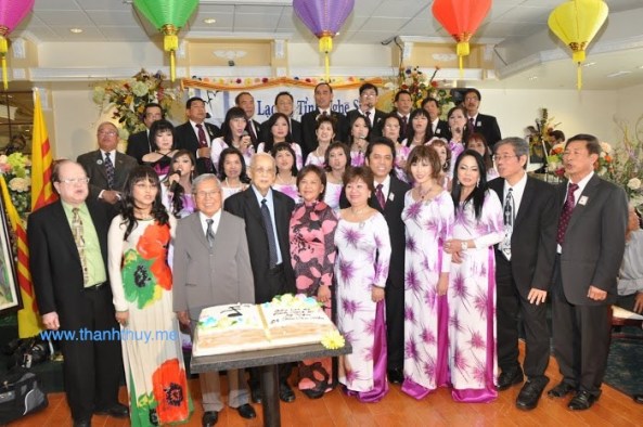 Nhạc Sĩ Anh Bằng, Sáng lập viên và Cố vấn của CLB Tình Nghệ Sĩ, trong ngày Đệ Tam Chu Niên của CLB Tình Nghệ Sĩ