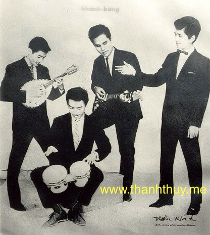 Ban nhạc Khánh Băng - Phùng Trọng một thuở lẫy lừng. Từ trái: Lê Duyên (mandolin), Khánh Băng (guitar), Phùng Trọng (trống), Duy Mỹ (hát)