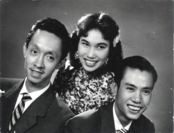 Thái Thanh cùng Hoài Trung (trái) và Hoài Bắc trong ban Hợp ca Thăng Long