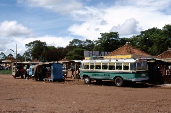 Xe đò Pleiku, Qui Nhơn, 1969 (photo by: Gary Pecherki)