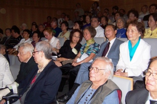 Thu Tao Ngộ Paris 2009 trong hội trường và du ngoạn sông Seine với một số văn nghệ sĩ: Thi sĩ Đỗ Bình, Nhạc sĩ Lê Mộng Nguyên, Nhà văn Nguyễn Thị Ngọc Dung ...