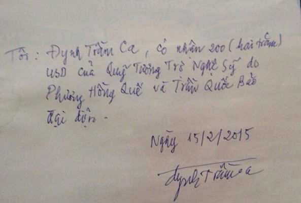 Chữ ký Đynh Trầm Ca trên giấy biên nhận đã lãnh quà 