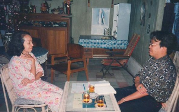 Ảnh chụp ca sĩ Mộc Lan và TQB tại nơi cô ở ngày mùng 6 Tết âm lịch năm 1996