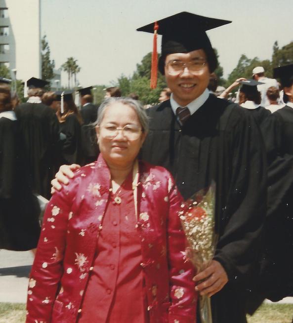 Nhà Văn Việt Hải và Thân Mẫu