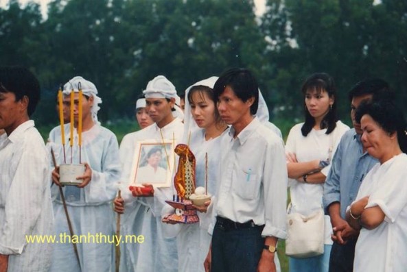 Các con trai con gái nhạc sĩ Trúc Phương hiện diện trong ngày cuối cùng của thân phụ trên cuộc đời này