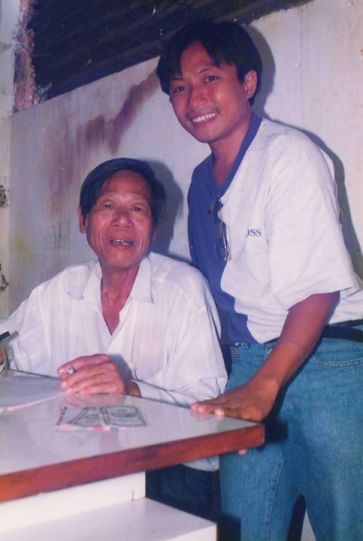 Nhạc sĩ Trúc Phương và đại diện Thế Giới Nghệ Sĩ ở Việt Nam những năm 1993-1998