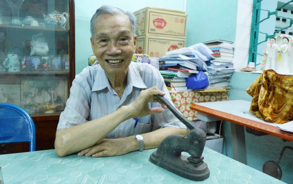 Ông Đinh Tiến Mậu, chủ tiệm ảnh Viễn Kính, Sài Gòn