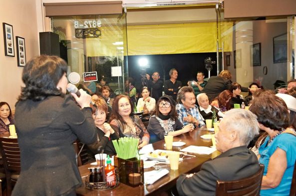 Bài Tình Hoài Hương của Phạm Duy mà em Hương Lan hát đêm đó với cảm nhận của riêng tôi - tiếng hát đó và bài hát nọ đã kết thành một, có uy lực làm xua tan mây mù của ngày tháng cũ để trăng sao sáng tỏa trong lòng người yêu mến quê hương đất tổ - Xin cám ơn nhạc sĩ Phạm Duy và ca sĩ Hương Lan đã vực dậy những cảm xúc bồi hồi xao xuyến mà từ lâu rồi tôi đã đánh mất những ngôn từ thiêng liêng đó trong tôi (lời của Julie Quang)