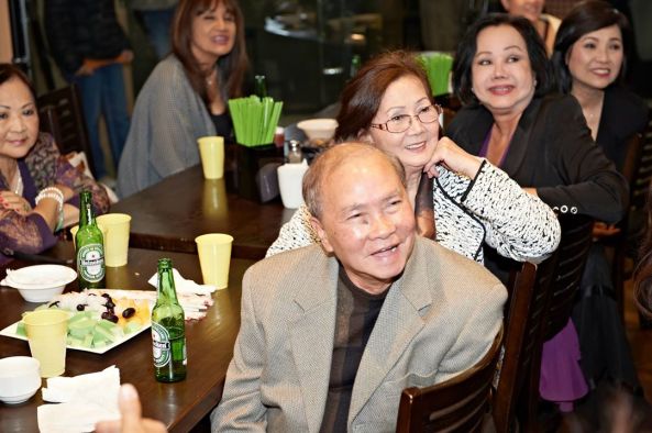 Vợ chồng nhạc sĩ Phương Đại và rất đông nghệ sĩ cảm động khi Ban Tổ Chức cho chiếu lại bài hát Video Phương Đại và Phương Hồng Quế hát trên Đài Truyền Hình Saigon năm 1971. Trong ảnh còn có Mỹ Phương, Carol Kim, Kiều Phượng Loan, Ngọc Đan Thanh.