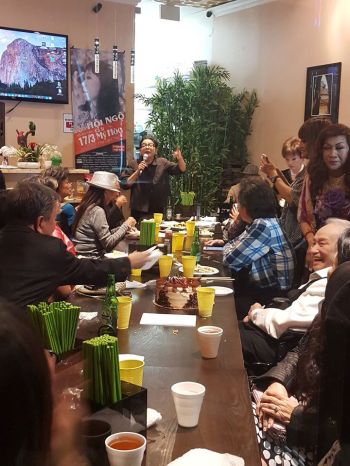 Đêm nay Julie Quang không ca mà lên kể một câu chuyện vui tặng nhạc sĩ Lam Phương và mọi người