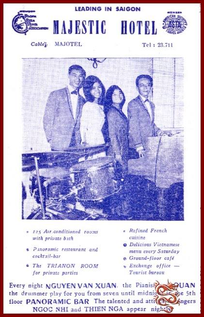 Từ trái sang phải: Anh Quan (trống), ca sĩ Thiên Nga, ca sĩ Ngọc Nhi, anh Xuân (piano)