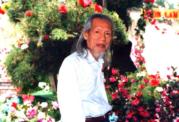 Nhạc sĩ Hoàng Trọng chụp năm 1992 (tư liệu của Thế Giới Nghệ Sĩ)