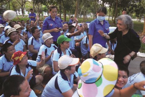 Hạnh phúc của NSƯT Út Bạch Lan là được mang niềm vui, nụ cười cho những mảnh đời bất hạnh 